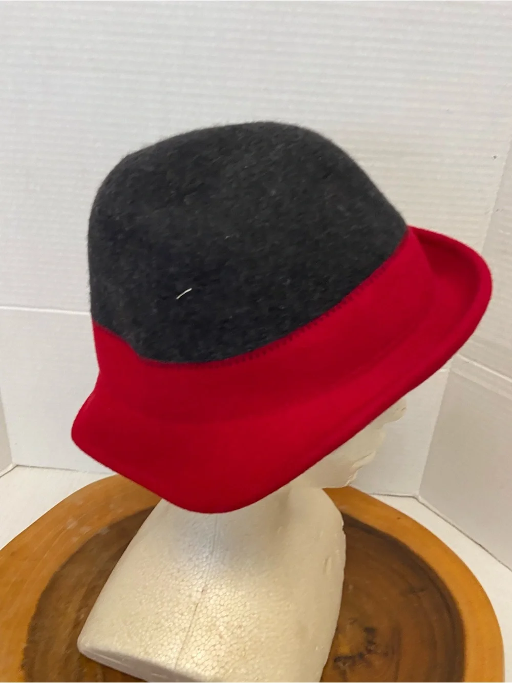 John Callahan Red & Black Felt Hat NWT